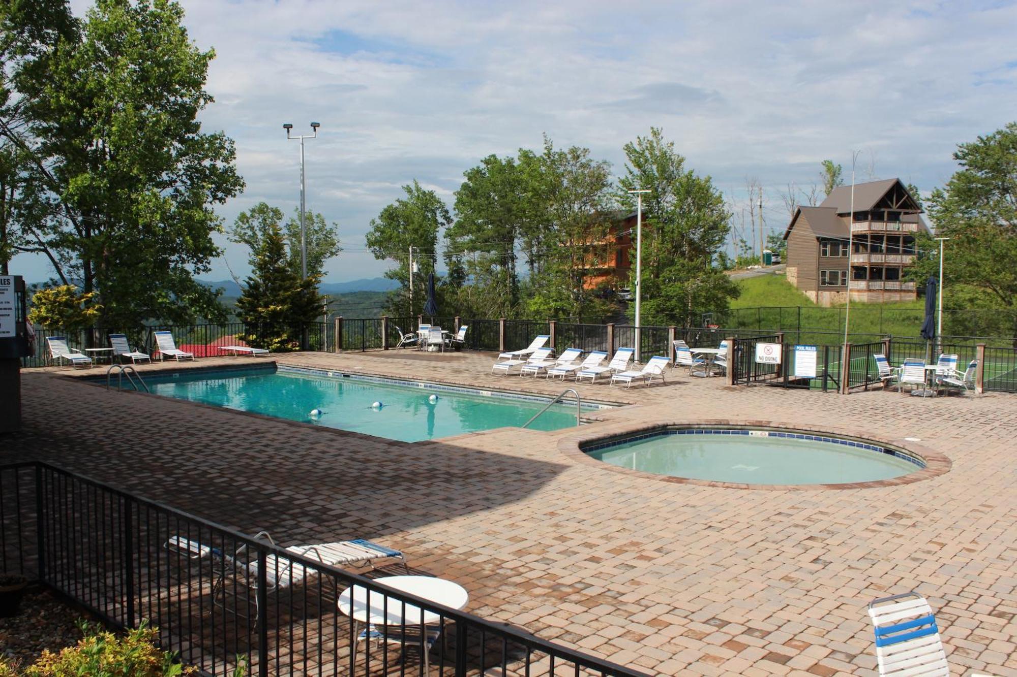 Heavenly View - Bear Themed Cabin, Hottub, Dog-Friendly, Near แกตลิงเบิร์ก ภายนอก รูปภาพ