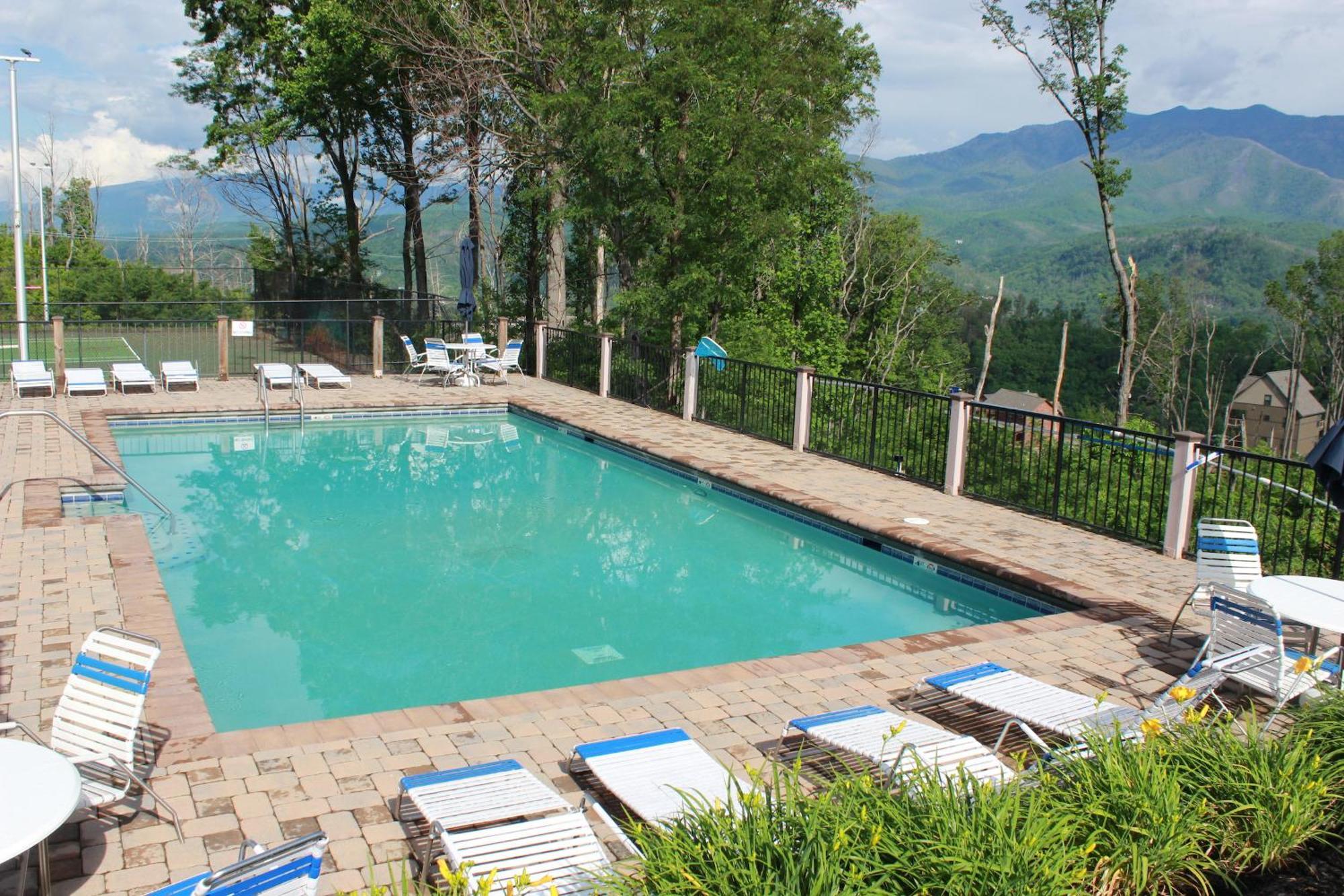 Heavenly View - Bear Themed Cabin, Hottub, Dog-Friendly, Near แกตลิงเบิร์ก ภายนอก รูปภาพ