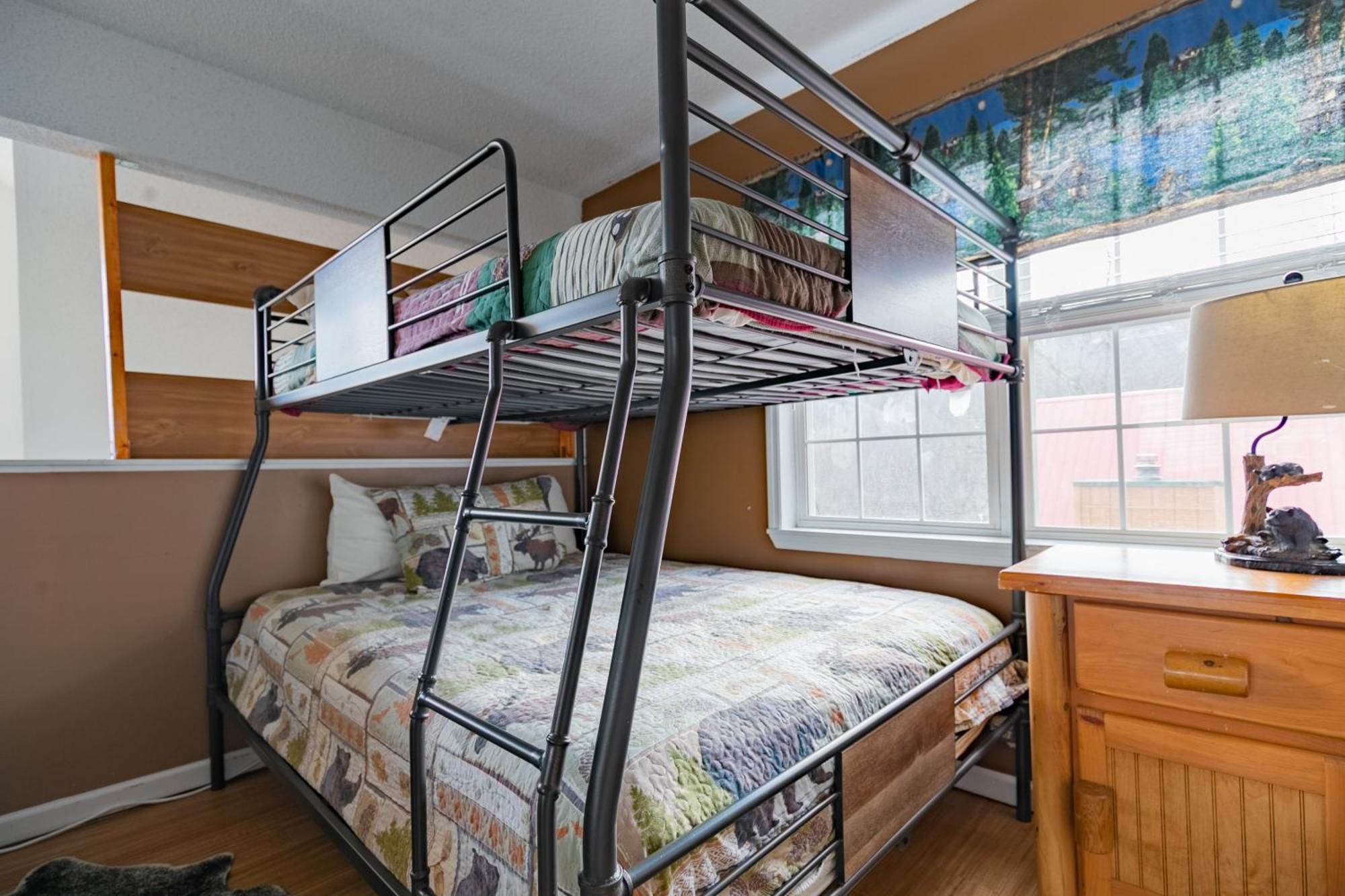 Heavenly View - Bear Themed Cabin, Hottub, Dog-Friendly, Near แกตลิงเบิร์ก ภายนอก รูปภาพ