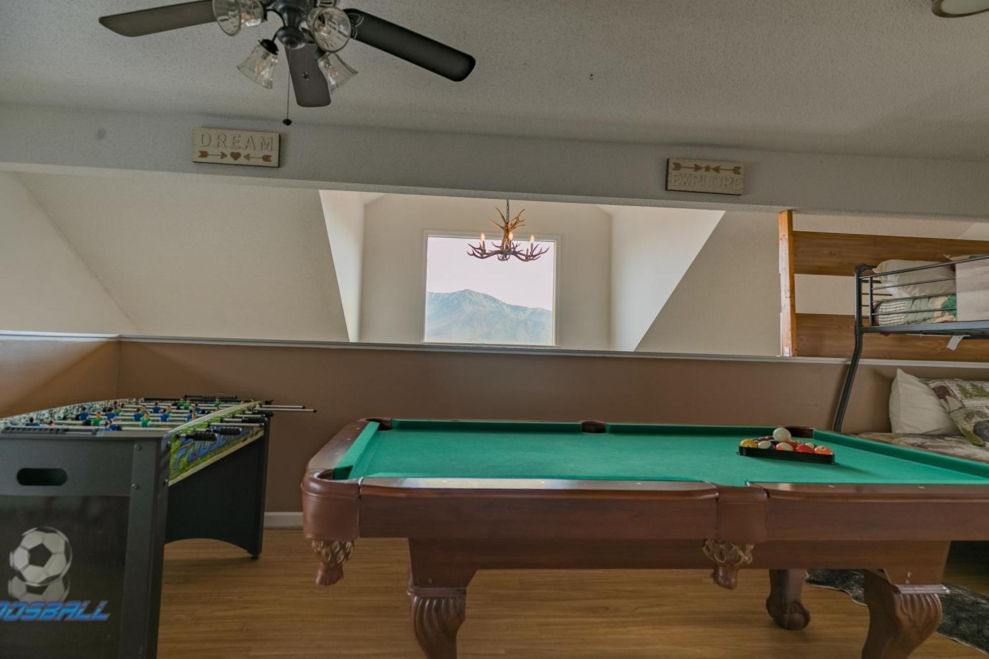 Heavenly View - Bear Themed Cabin, Hottub, Dog-Friendly, Near แกตลิงเบิร์ก ภายนอก รูปภาพ