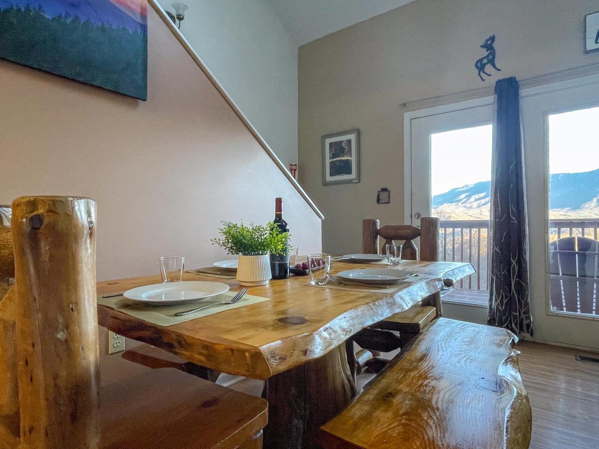 Heavenly View - Bear Themed Cabin, Hottub, Dog-Friendly, Near แกตลิงเบิร์ก ภายนอก รูปภาพ