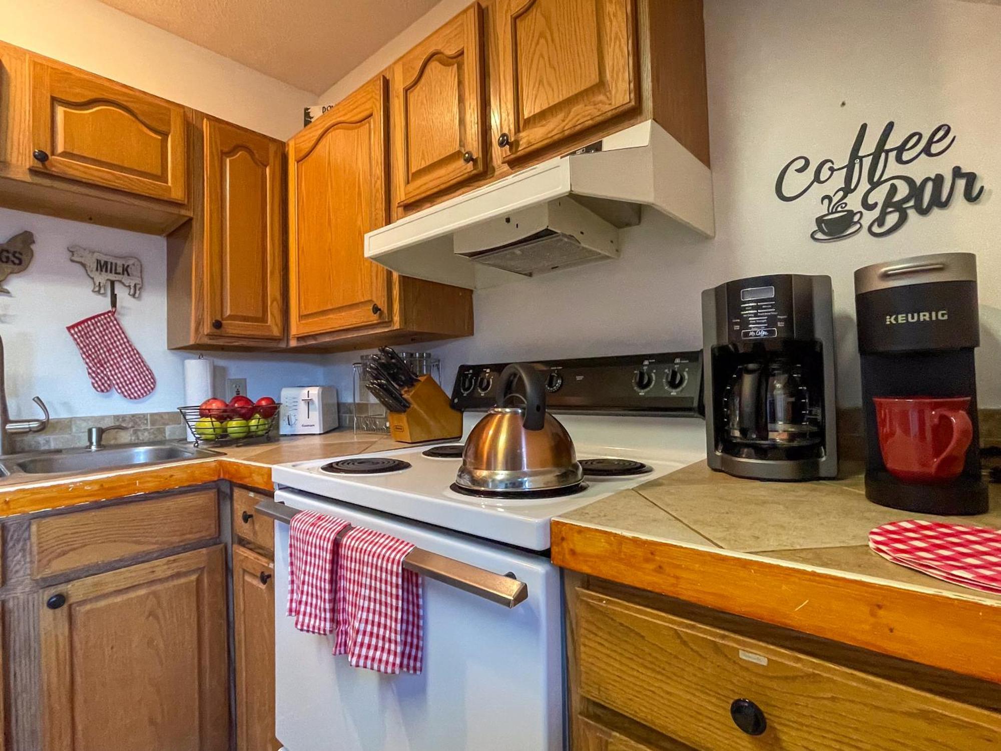 Heavenly View - Bear Themed Cabin, Hottub, Dog-Friendly, Near แกตลิงเบิร์ก ภายนอก รูปภาพ