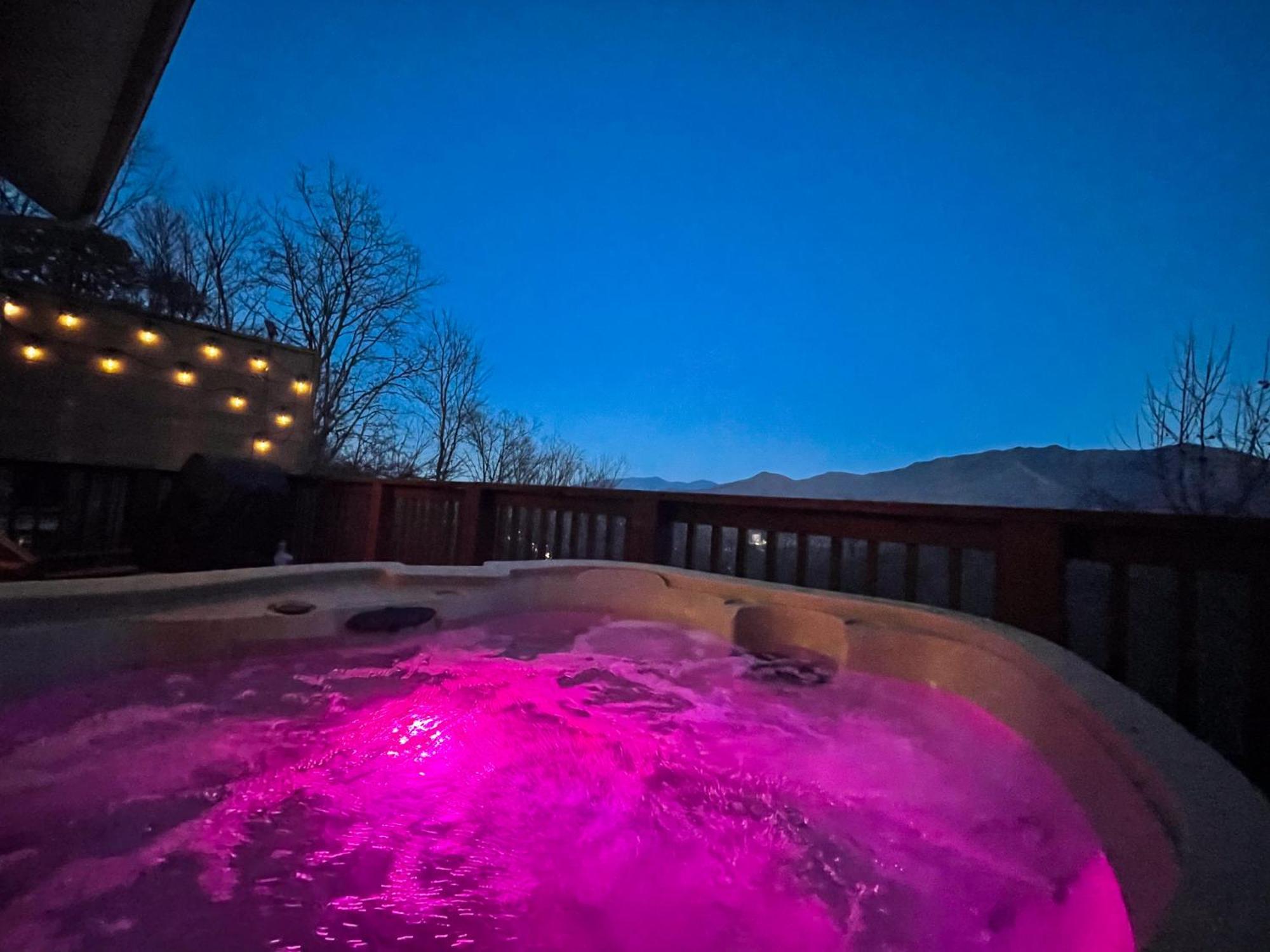 Heavenly View - Bear Themed Cabin, Hottub, Dog-Friendly, Near แกตลิงเบิร์ก ภายนอก รูปภาพ