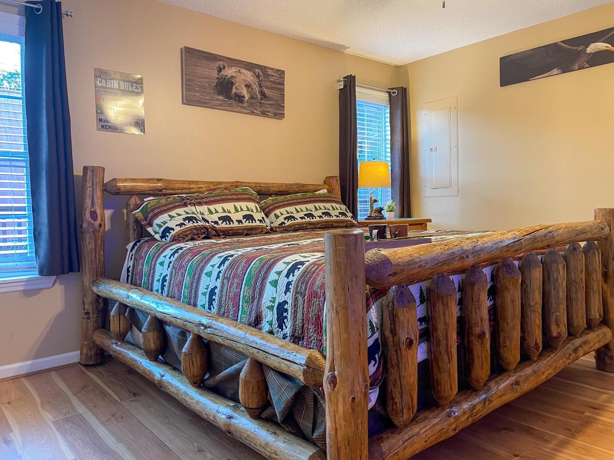 Heavenly View - Bear Themed Cabin, Hottub, Dog-Friendly, Near แกตลิงเบิร์ก ภายนอก รูปภาพ