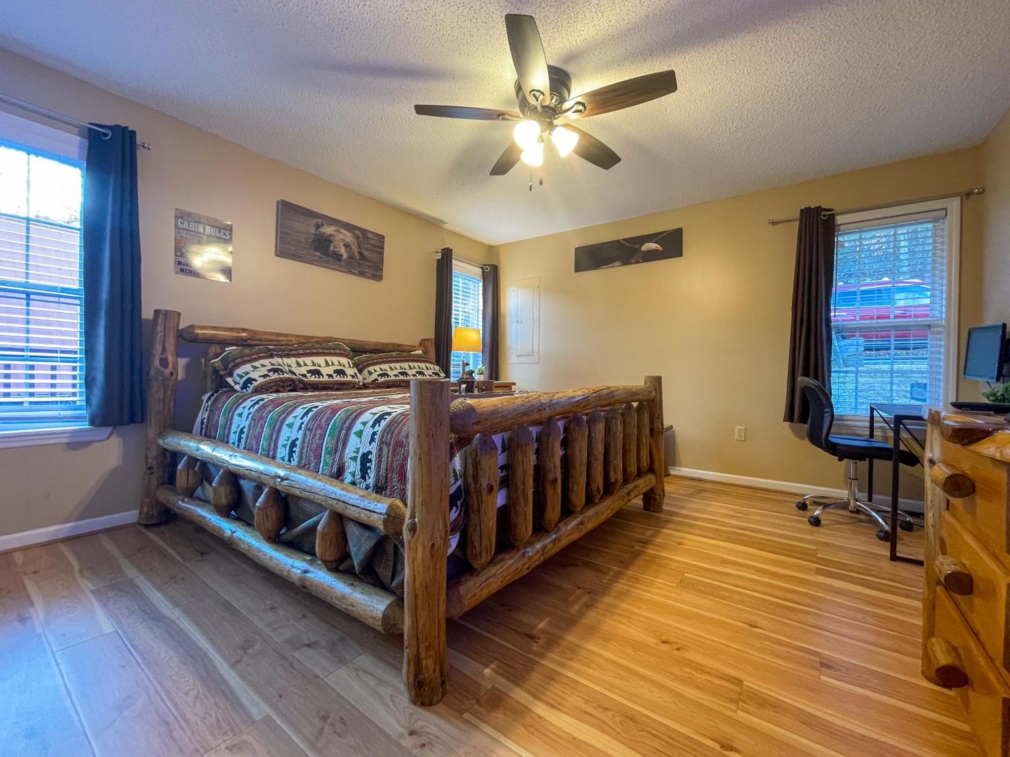 Heavenly View - Bear Themed Cabin, Hottub, Dog-Friendly, Near แกตลิงเบิร์ก ภายนอก รูปภาพ